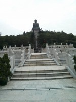 Der Big Buddha auf Lantau Lantau Island Hongkong mit Treppen