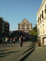 Ich vor der Pauluskirche in Macau