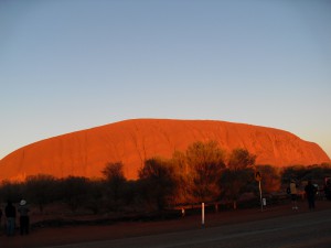 Ayers Rock Uluru bei Sonnenaufgang  Ayers Rock Uluru Australien (Reisetagebuch Australien: Auf dem Ayers Rock)