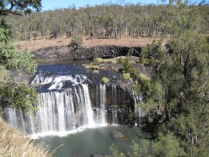 Wasserfall Millstream Falls in Australien (Reisetagebuch Australien: Weiter nach Cairns und die Millstream Falls)