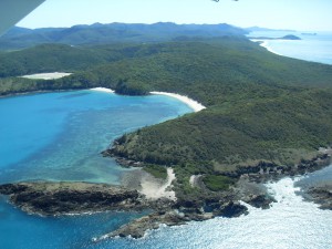 Australien: Insel vom Wasserflugzeug aus (Reisetagebuch Australien: Das Great Barrier Reef und Whitsunday Island)