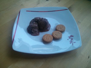 Nutella Eis (Rezept für kühles, cremiges Nutella-Eis) Nutella Eis (Rezept für kühles, cremiges Nutella-Eis)