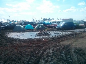 Luftmatraze im Schlamm Wacken Open Air 2015 (50 Shades of Schlamm – Wacken Open Air 2015 W:O:A)