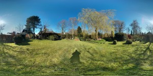 360 Grad Panorama Bild von einem Garten