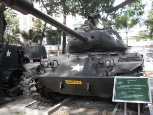 Amerikanischer Panzer im Kriegsmuseum in Saigon bzw. Ho-Chi-Minh-Stadt in Vietnam (Reisetagebuch Vietnam: Ein Tag in Saigon)