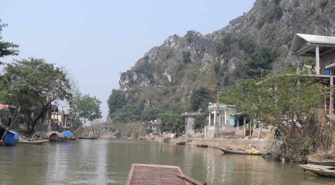 Aussicht vom Boot auf dem Fluss Ngo Dong in Vietnam