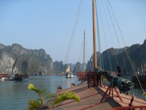 Aussicht von unserer Dschunke auf die Ha Long Bucht (Reisetagebuch Vietnam: Auf einer Dschunke in der Halong Bucht)
