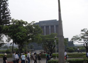 Das Mausoleum von Ho Chi Minh in Hanoi in Vietnam (Reisetagebuch Vietnam: Unsere Ankunft in Hanoi)