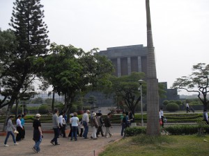 Das Mausoleum von Ho Chi Minh in Hanoi in Vietnam (Reisetagebuch Vietnam: Unsere Ankunft in Hanoi)