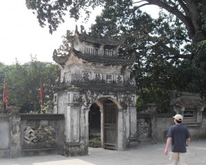 Einganz zum Tempel bei Hoa Lu in Vietnam (Reisetagebuch Vietnam: Auf dem Ngo Dong und in der trockenen Halong Bucht)