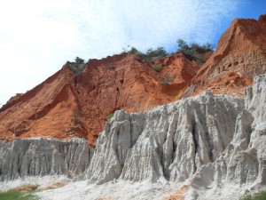 Im Cayon von Mui ne – rote Steine und Karstgestein (Reisetagebuch Vietnam: Die weiße Düne, die rote Düne und der Canyon von Mui Ne)