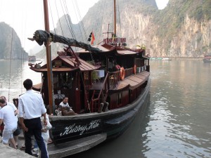 Unsere Dschunke in der Ha Long Bucht in Vietnam (Reisetagebuch Vietnam: Auf einer Dschunke in der Halong Bucht)