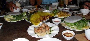 Typisch vietnamesisches Essen (Reisetagebuch Vietnam: Besuch eines alten Vietcong-Lagers im Mangrovenwald)