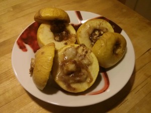 Bratapfel mit Snickers, Kinderschokolade oder Marzipan am Weltbratapfeltag 2015