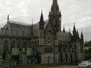 Cathedrale in Cobh (Folge dem weißen Kaninchen oder auch: Was haben die zwei Türme von Lismore mit der Titanic zu tun?)