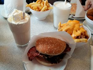 Fettes ungesundes Essen (Die Cliffs of Moher und The Burren) Fettes ungesundes Essen (Die Cliffs of Moher und The Burren)