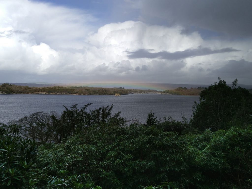Regenbogen über dem Muckross Lake
