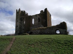 Ruine der Burg Ballycarbery Castle (Unsere Tour über den Ring of Kerry)