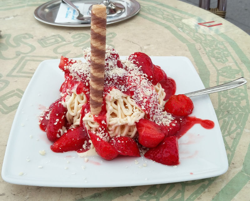 Spaghettieis am EisbattleDienstag im Eis-Café Venezia in Wedel #EisbattleDienstag