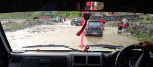 Überflutung auf unserem Weg im Jeep nach Phaplu (Nepal: Mit dem Jeep nach nach Phaplu)