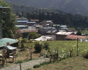 Aussicht auf Lukla in Nepal (Trek nach Lukla – Plagiate in Lukla)
