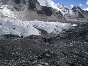 Eis beim Mount Everest Base Camp (Beim Mount Everest Base Camp in Nepal)