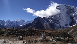 Die Gedenkstätte Everest Memorial Nepal (Trek nach Lobuche)