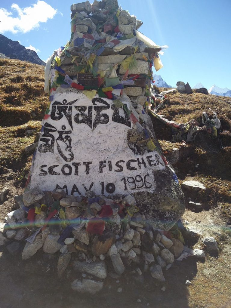 Erinnerungsstein für Scott Fischer beim Everest Memorial zwischen Dugla und Lobuche
