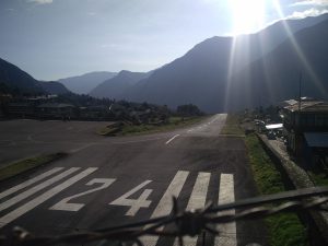 Der Flughafen von Lukla Nepal (Trek nach Lukla – Plagiate in Lukla)