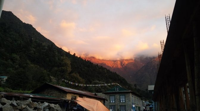 Sonnenuntergang in Lukla Nepal