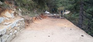 Straßenbau bzw. Wegebau in Nepal (Im Sherpa Culture Museum – Trek zurück nach Namche Bazar)