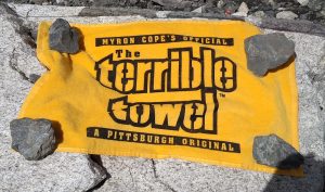 Das „Terrible Towel“ am Mount Everest Base Camp in Nepal (Beim Mount Everest Base Camp in Nepal)