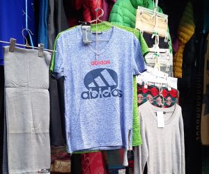 Adidas Plagiat Abidas gefunden in Lukla in Nepal (Trek nach Lukla – Plagiate in Lukla)