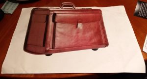 Koffer in Form eines Briefumschlages bei Cthulhu Now beim Gratisrollenspieltag 2018 (Der Gratisrollenspieltag 2018 im Würfel & Zucker)