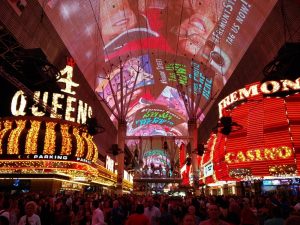 Die LED-Show und Zip Lining auf der Fremont Street (Las Vegas Downtown – Auf der Fremont Street)