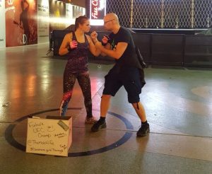 Box Pose mit The Mob Wife in Las Vegas (In der M&M World und im Coca-Cola Store in Las Vegas)