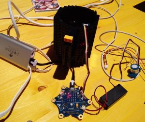 Feuchtigkeitsmessung mit dem Wasser Sensor des Calliope Mini auf der Tincon 2018 in Hamburg (Auf der Tincon 2018 in Hamburg)