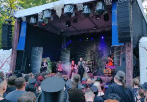 Coppelius in Aktion im heidnischen Dorf beim WGT 2019 (Mein Wave Gotik Treffen 2019)