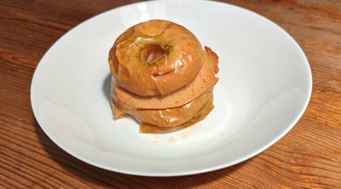 Klassischer Bratapfel mit Marzipan am Weltbratapfeltag 2023