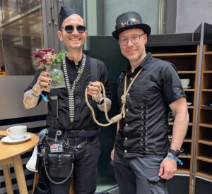 Mark Benecke und Shadowelf beim WGT 2025 (Mein WGT 2025 – Besser spät als nie) Mark Benecke und Shadowelf beim WGT 2025 (Mein WGT 2025 – Besser spät als nie)