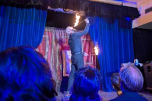 Zauberer Attila Karoly bei der Black-Freak-Show beim WGT 2025 (Mein WGT 2025 – Besser spät als nie)